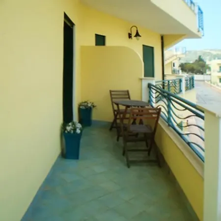 House With 3 Bedrooms In Brancaleone With Wonderful Sea View Furnished Garden And Wifi Casa de Férias
