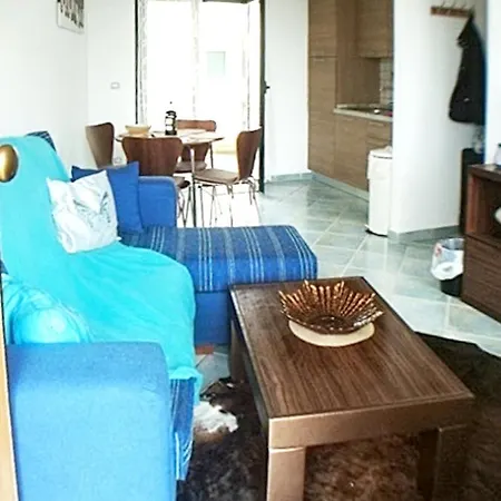 House With 3 Bedrooms In Brancaleone With Wonderful Sea View Furnished Garden And Wifi Casa de Férias *