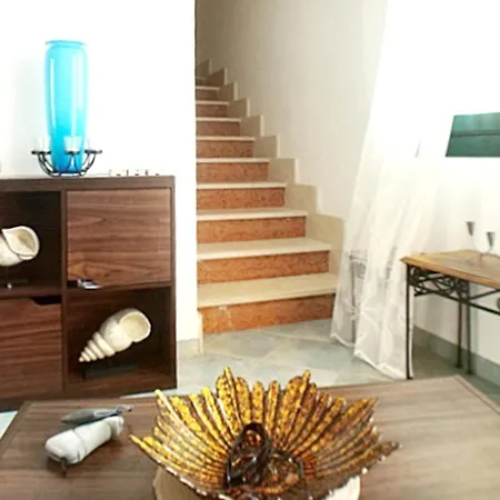 House With 3 Bedrooms In Brancaleone With Wonderful Sea View Furnished Garden And Wifi Casa de Férias