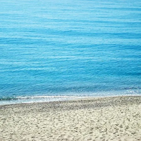 House With 3 Bedrooms In Brancaleone With Wonderful Sea View Furnished Garden And Wifi Casa de Férias *